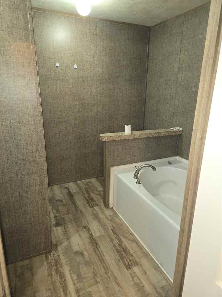1119 Breezy Oaks Dr #1121B - Photo 4 of 4