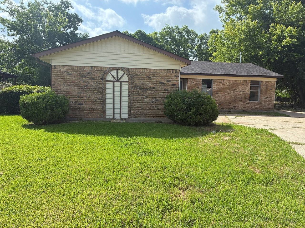 2976 Jeston Cir - Photo 2 of 14
