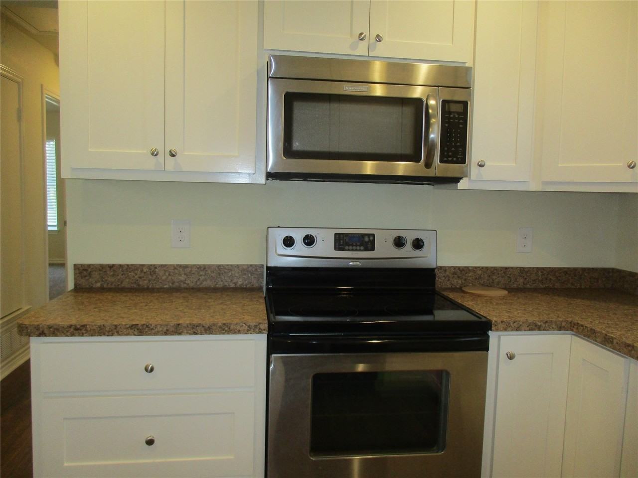 1718 Nw Dallas St - Photo 6 of 39