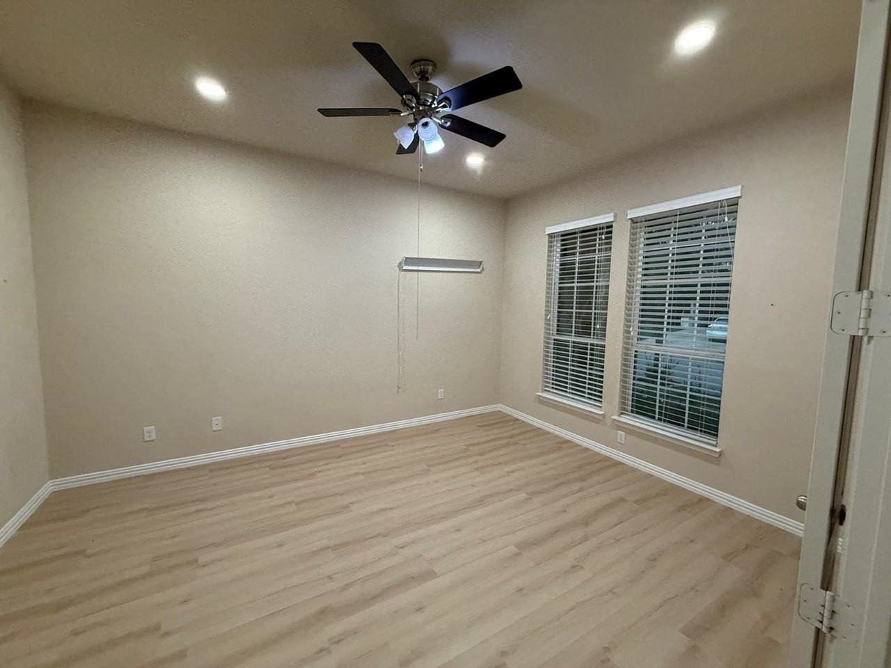 6112 Eldridge Ln - Photo 4 of 30