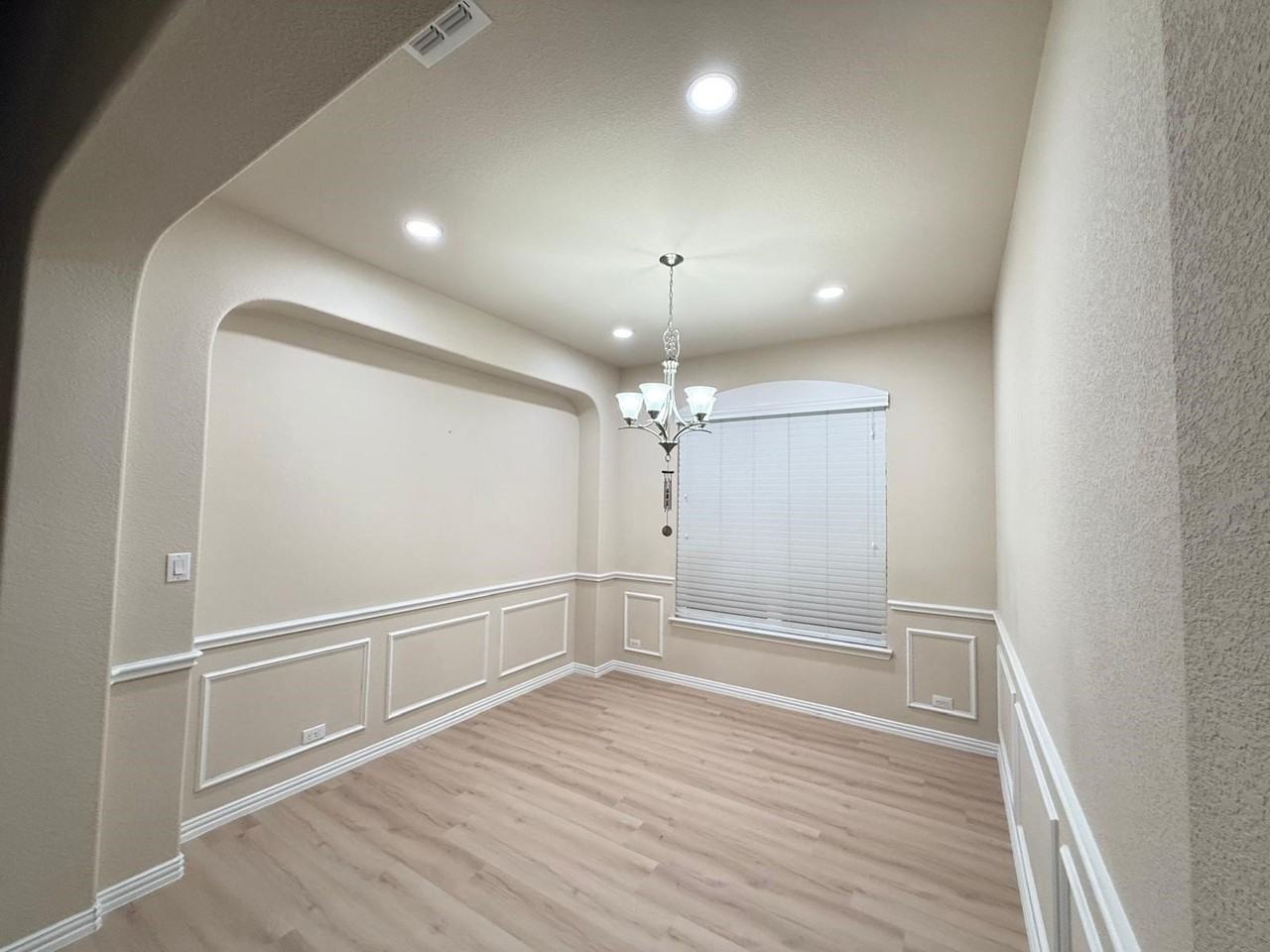 6112 Eldridge Ln - Photo 5 of 30