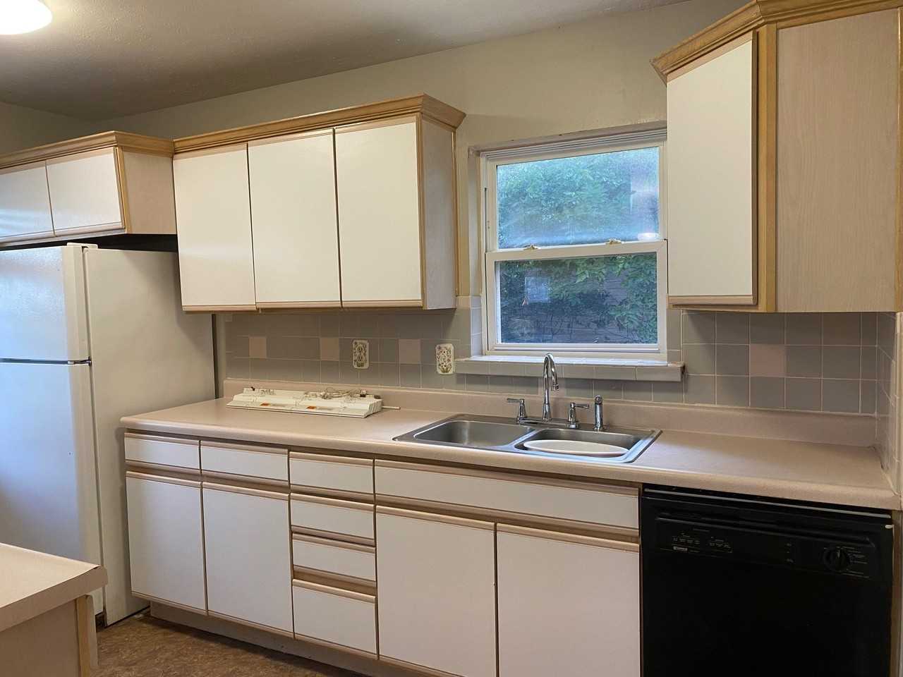 1109 Cross Bend Rd - Photo 4 of 11