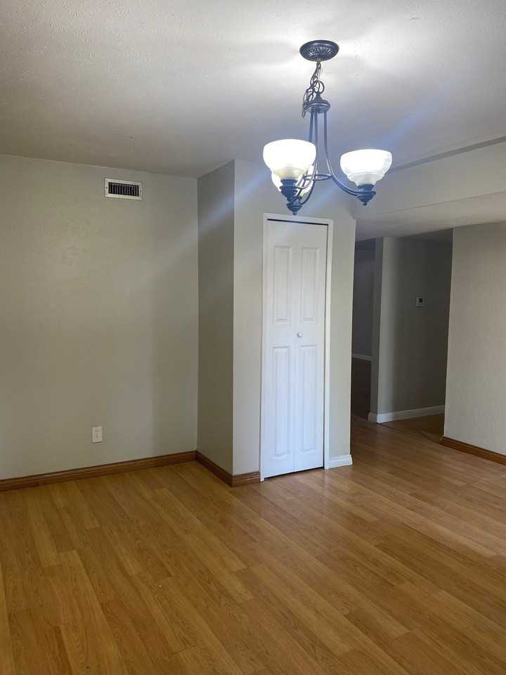 1109 Cross Bend Rd - Photo 5 of 11
