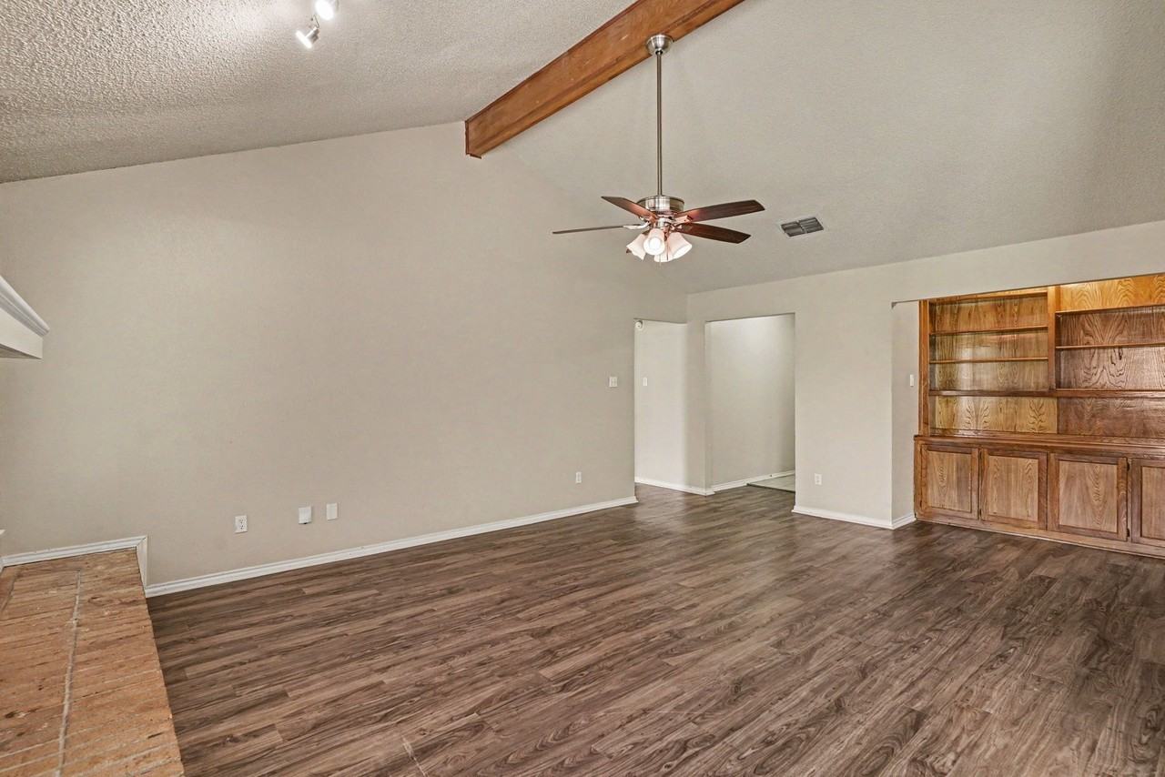 2608 Green Ridge St - Photo 4 of 25