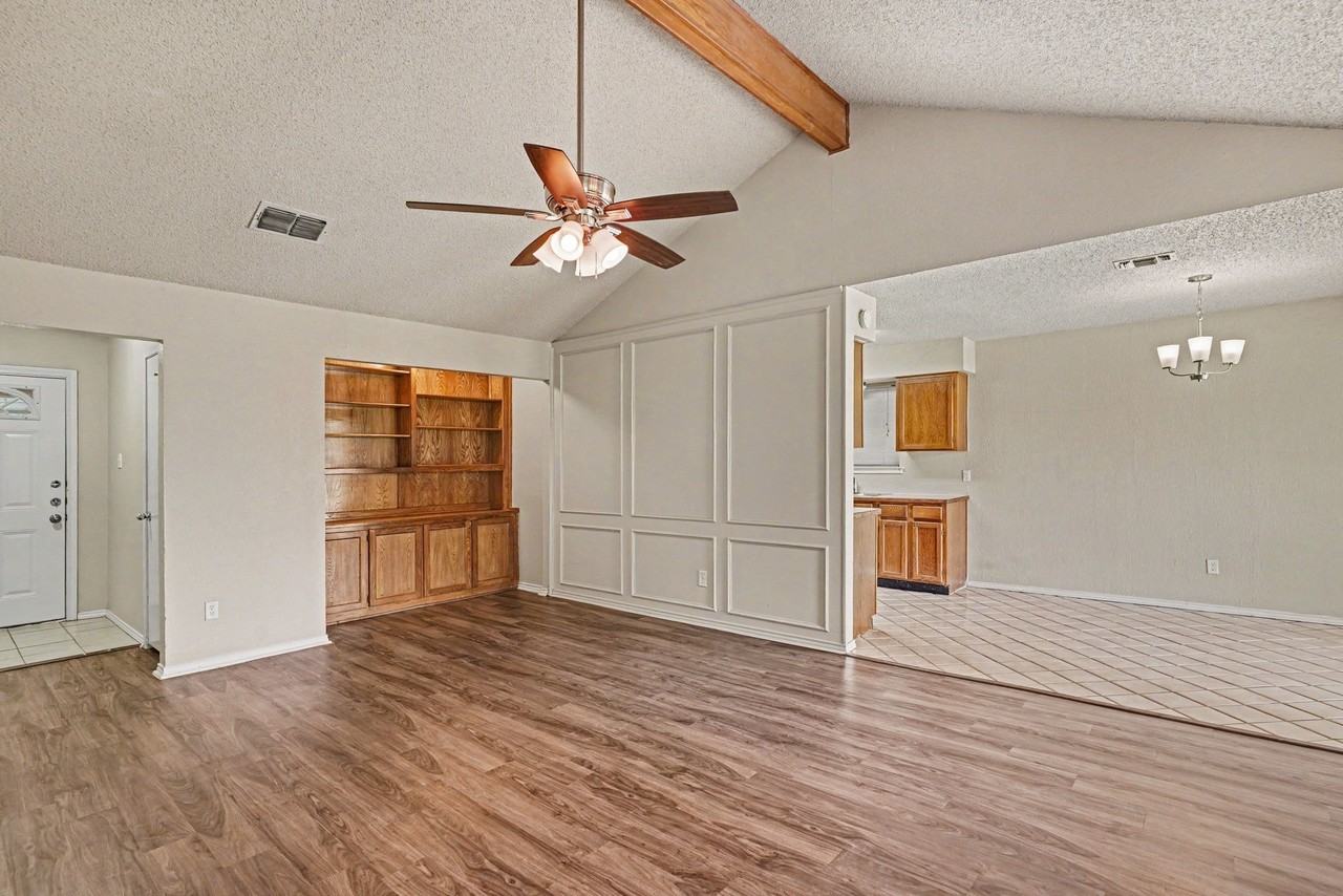 2608 Green Ridge St - Photo 5 of 25