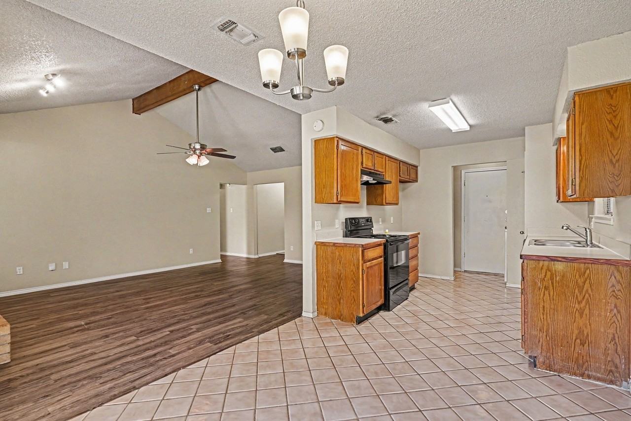 2608 Green Ridge St - Photo 6 of 25