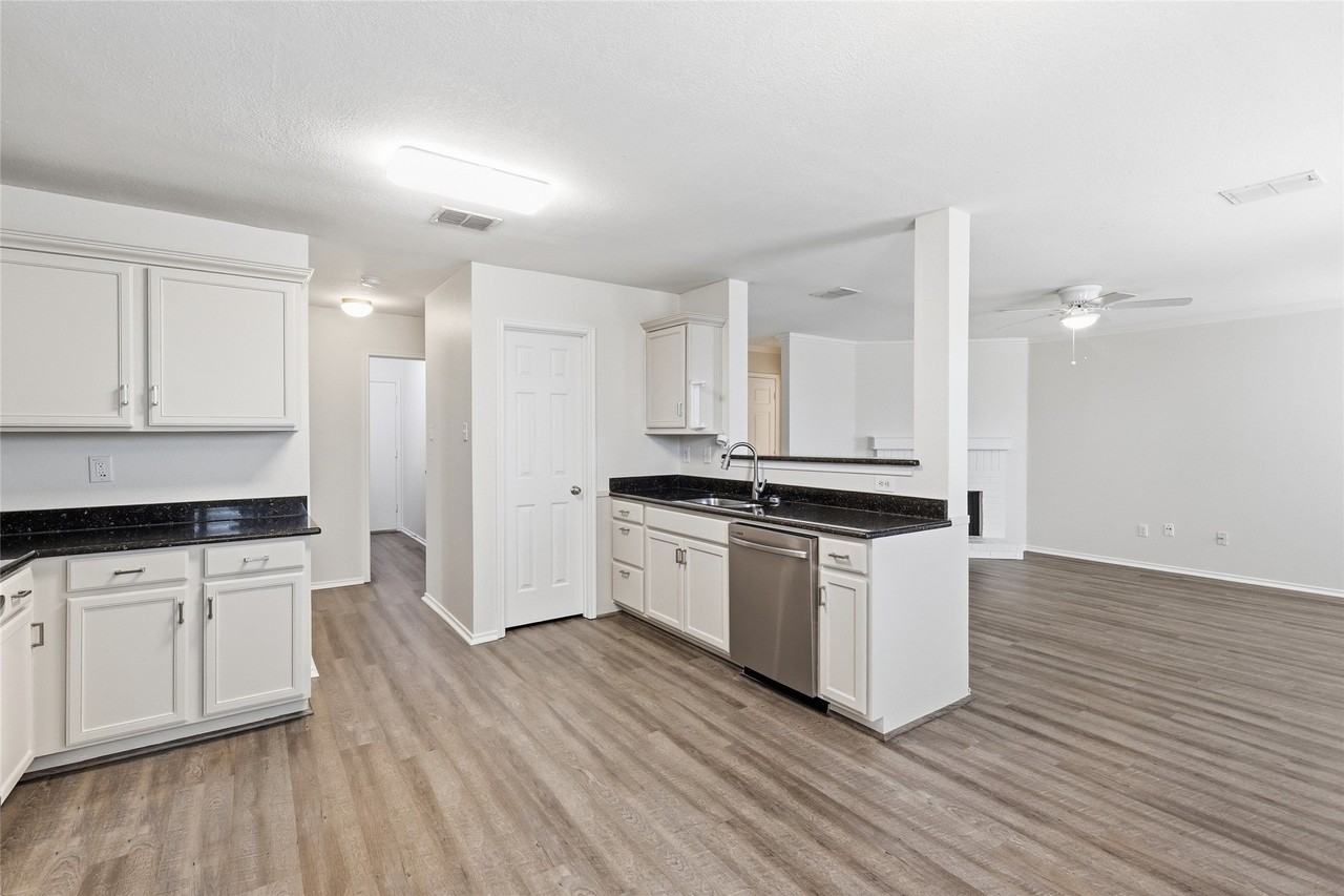 5073 Village Stone Ct - Photo 7 of 18