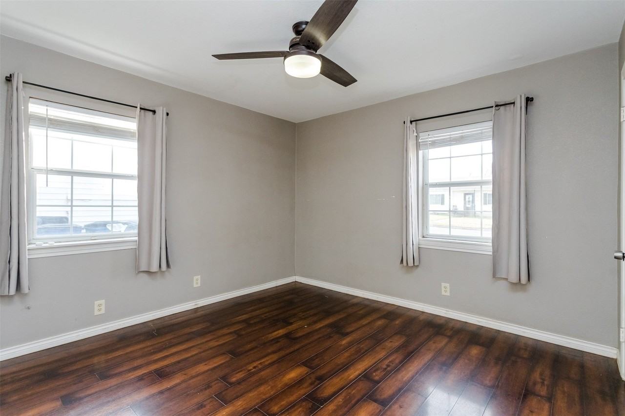 3212 S Llewellyn Ave - Photo 4 of 10