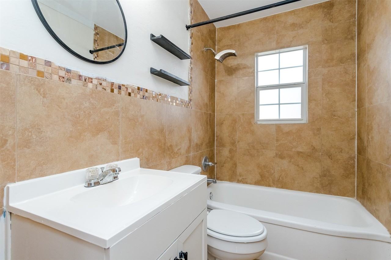 3212 S Llewellyn Ave - Photo 7 of 10