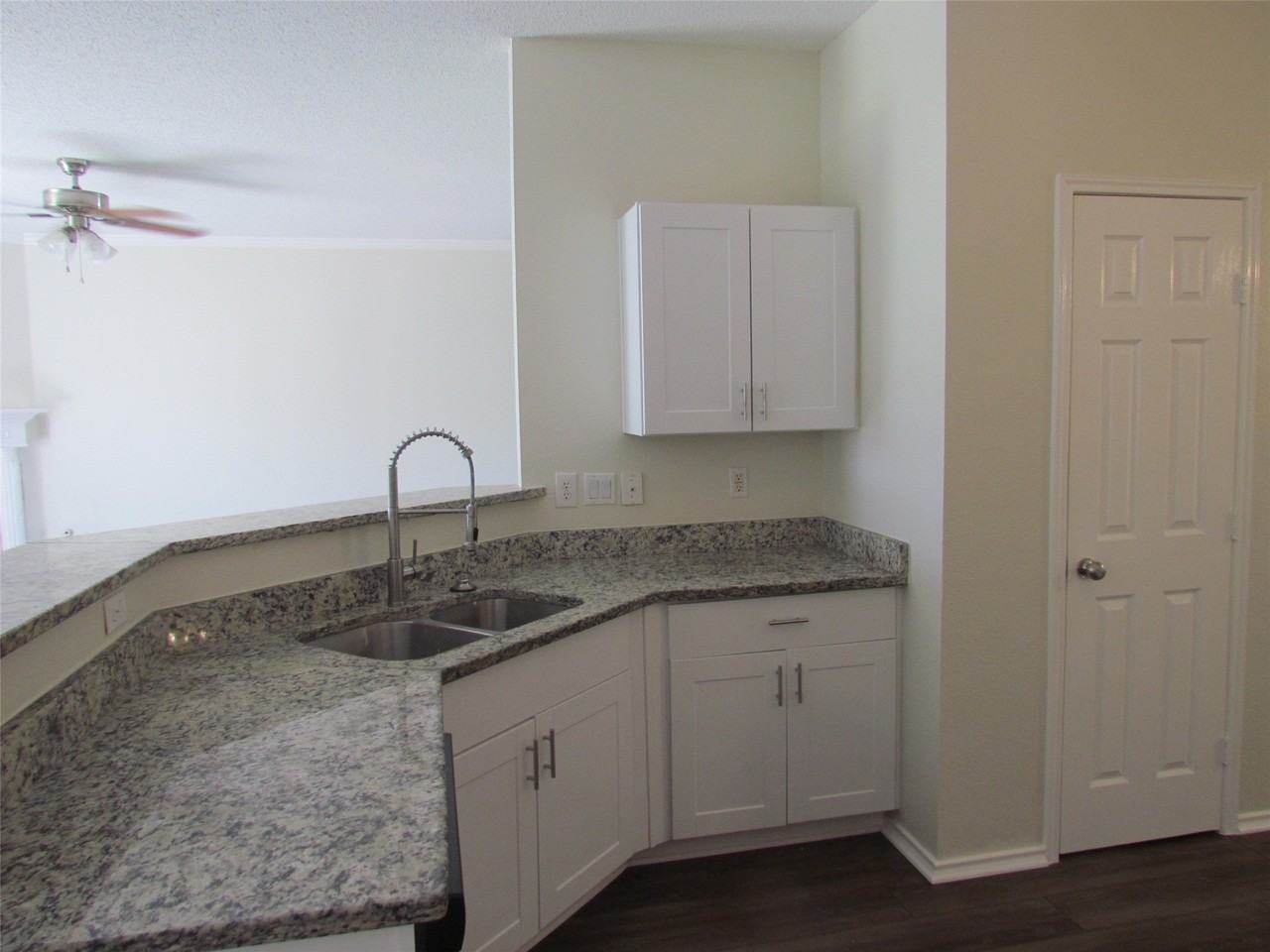 138 Blanchard Dr - Photo 5 of 15