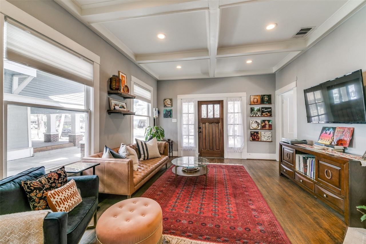 341 S Edgefield Ave - Photo 4 of 25