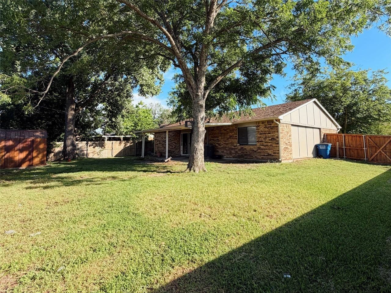 418 Woodcrest Way - Photo 2 of 15