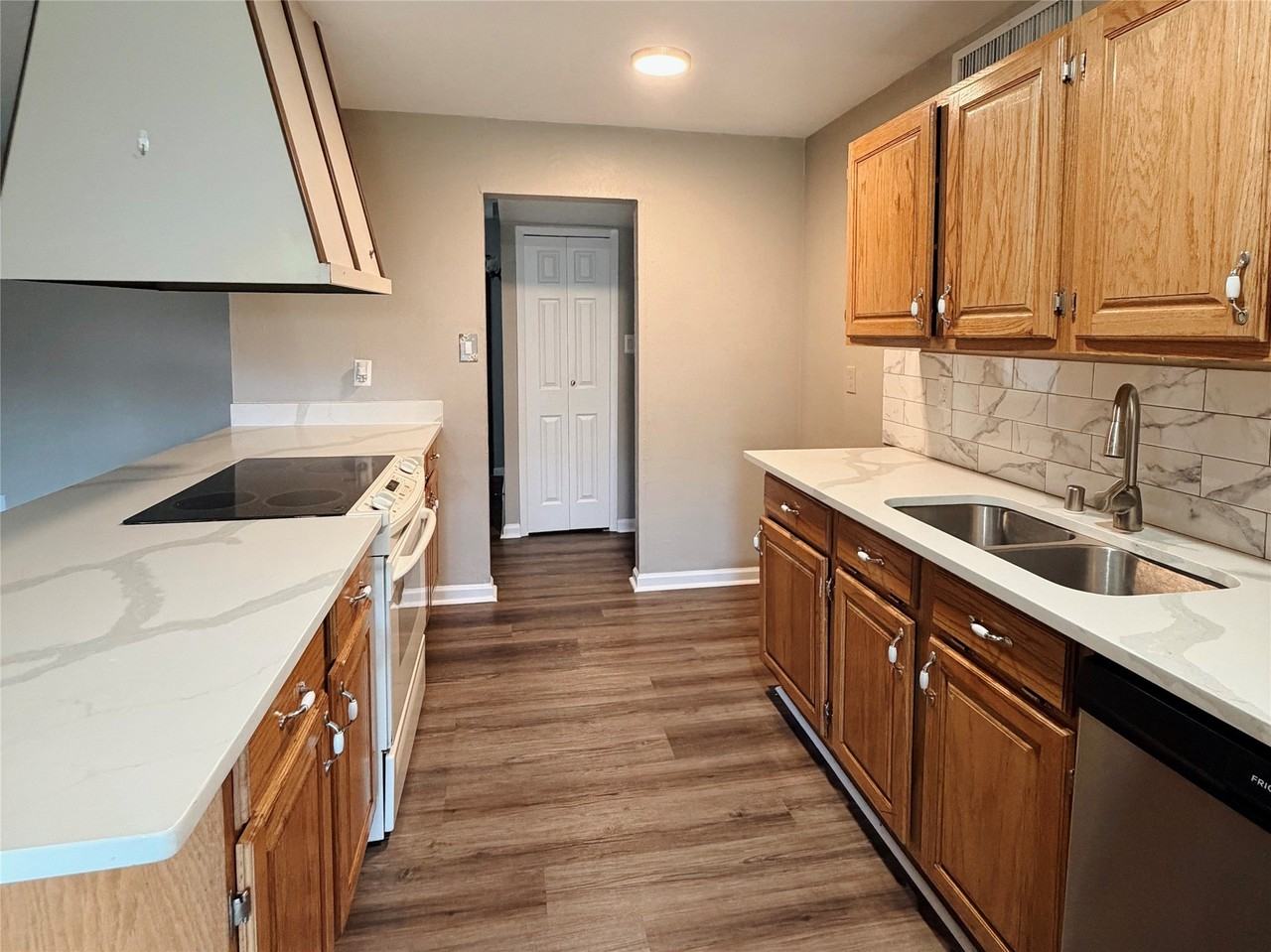 418 Woodcrest Way - Photo 3 of 15