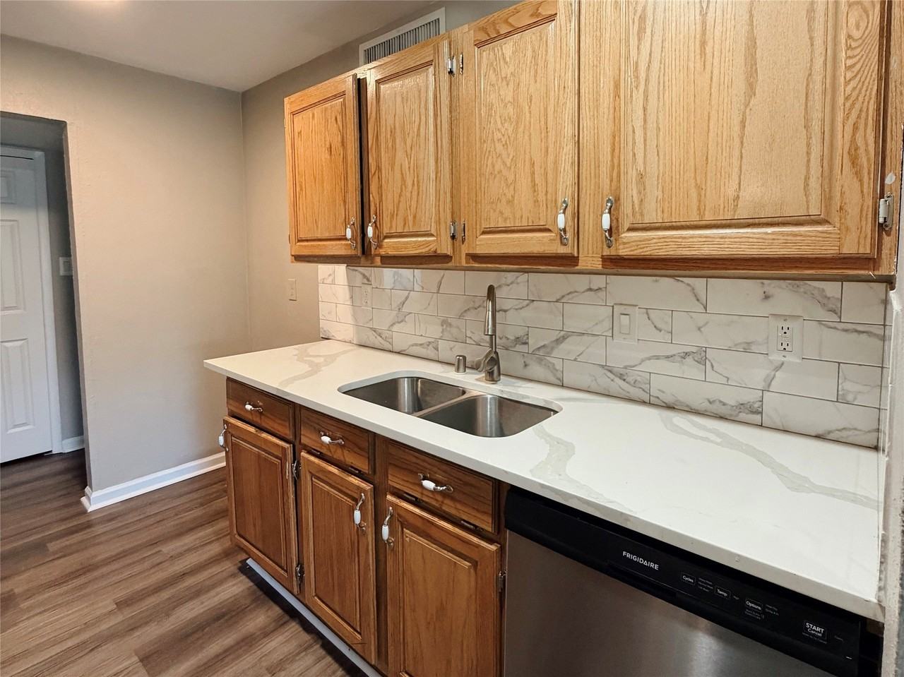 418 Woodcrest Way - Photo 5 of 15