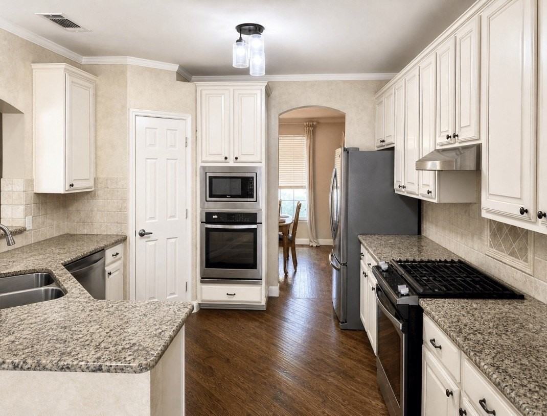 3704 Winding Way - Photo 4 of 18