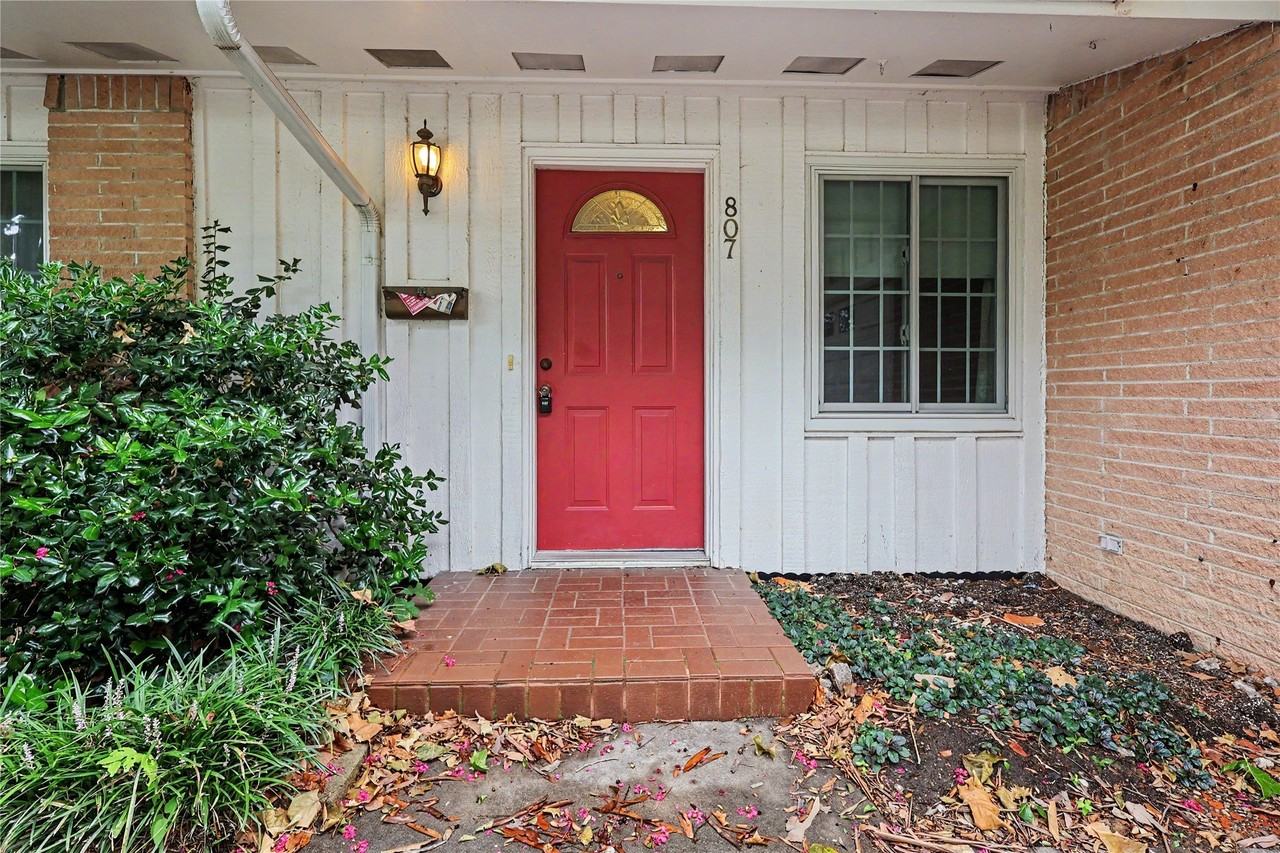 807 Edgefield Dr - Photo 2 of 22