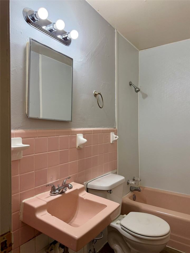5349 Questa Dr - Photo 3 of 14