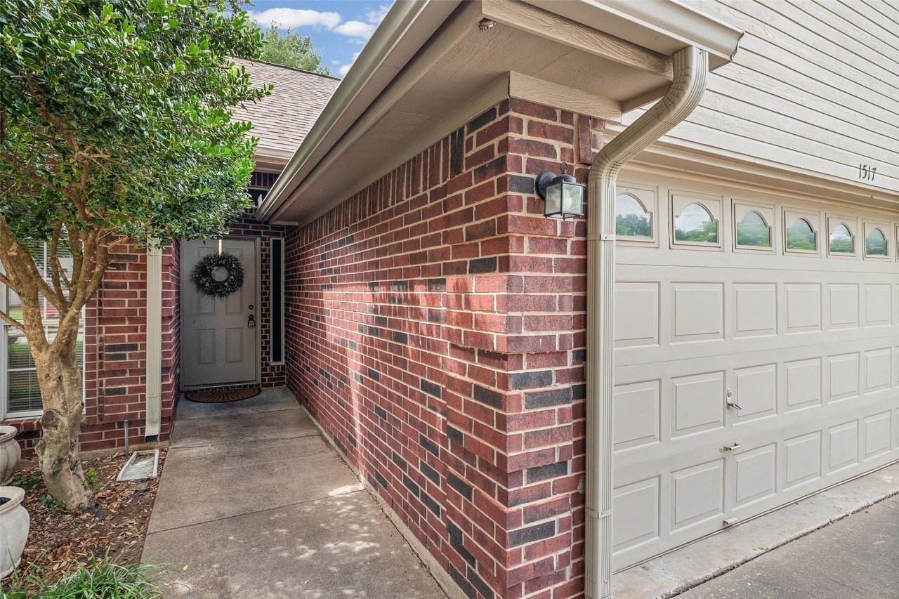 1517 Hayloft Ln - Photo 2 of 27
