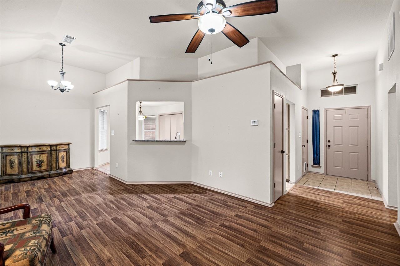 1517 Hayloft Ln - Photo 4 of 27