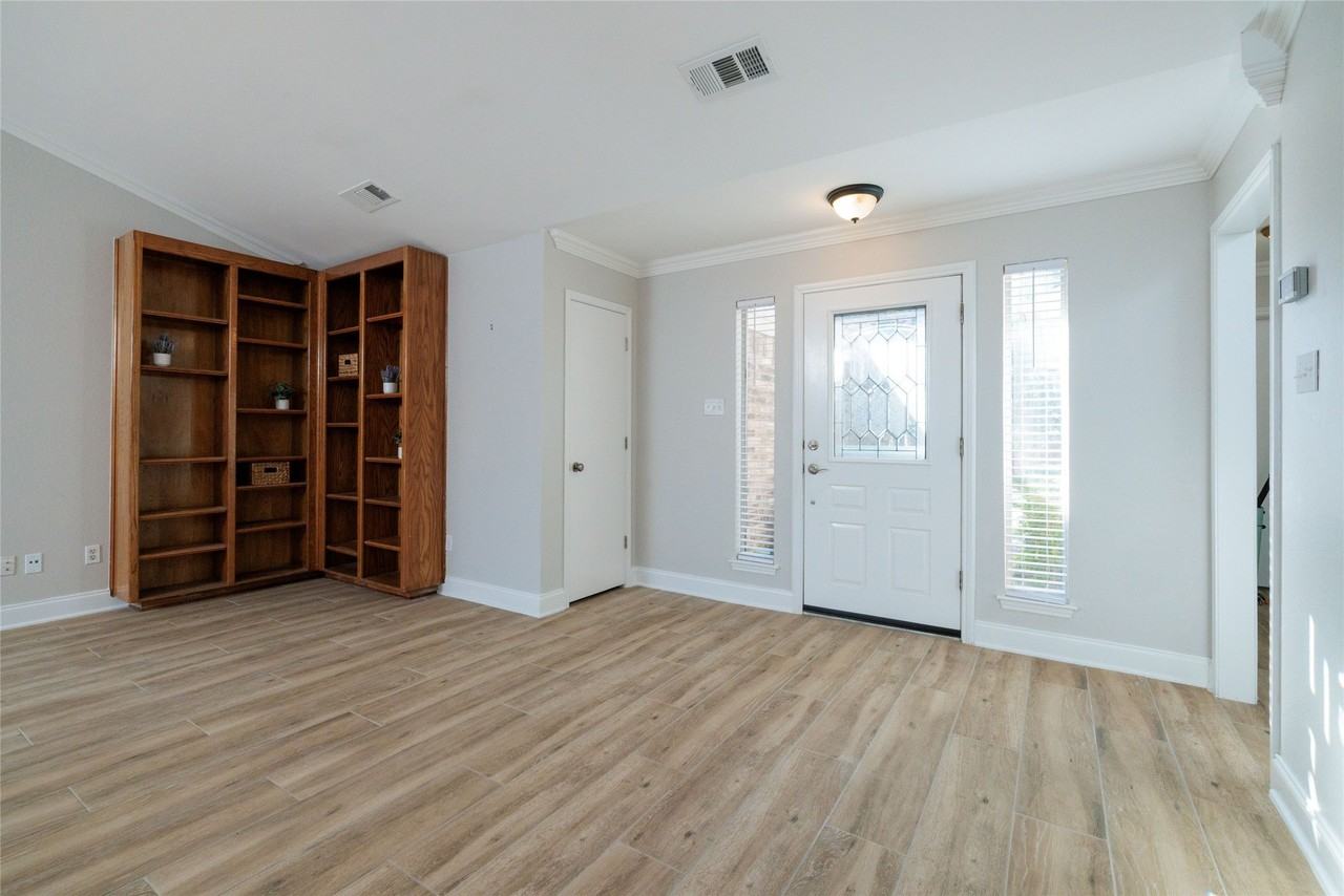 5 Llano Dr - Photo 3 of 36