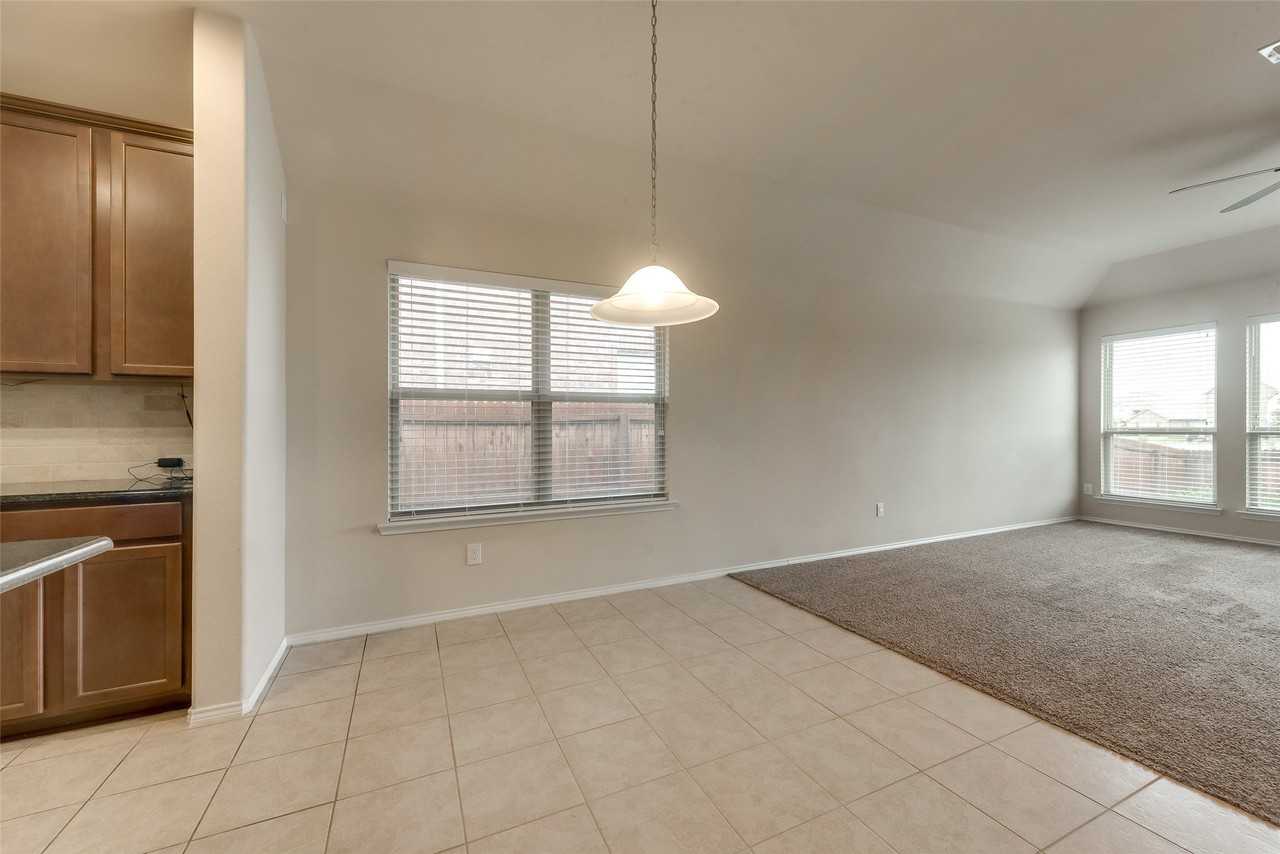 4721 Lazy Oaks St - Photo 5 of 30