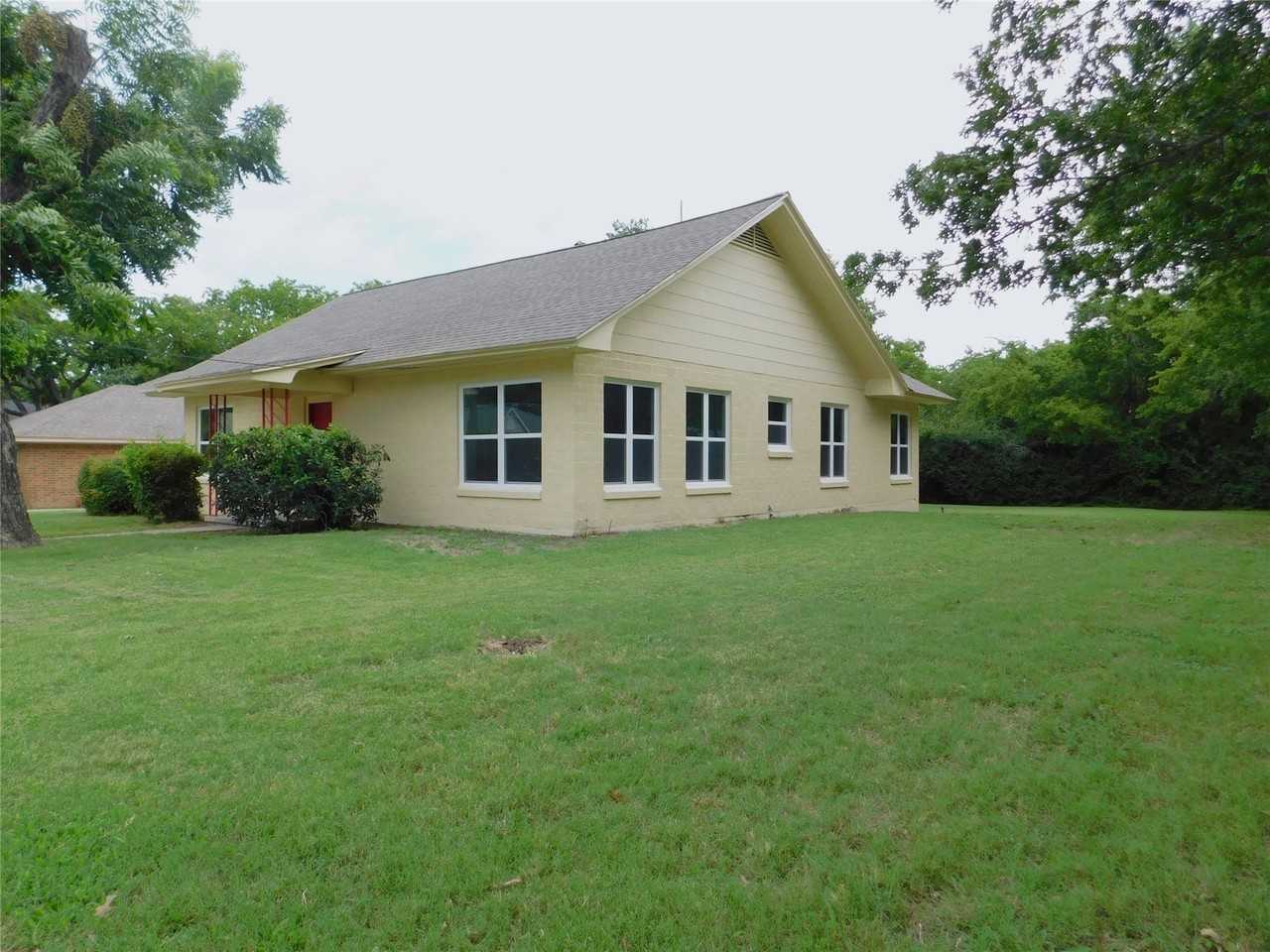 428 Fulton St - Photo 4 of 34