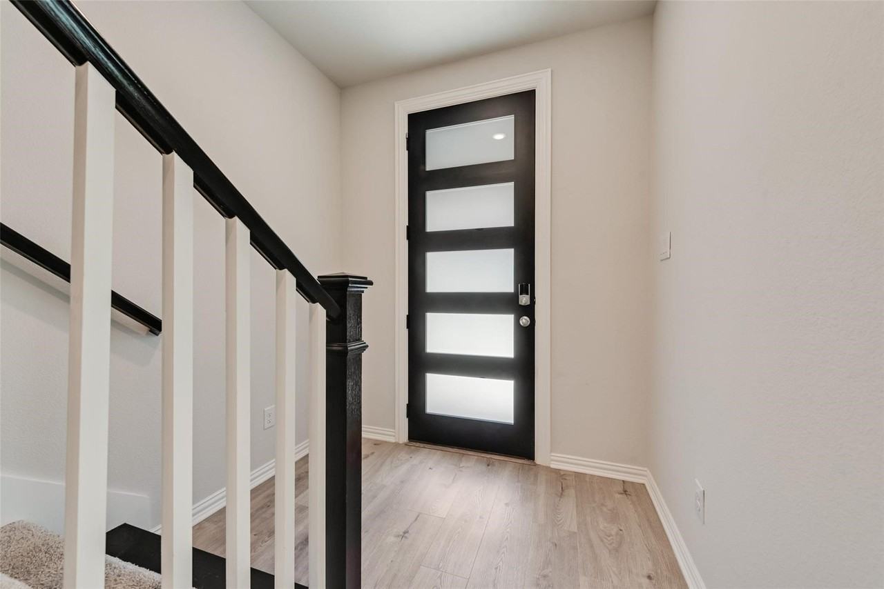 8340 Challenger Ln - Photo 3 of 33