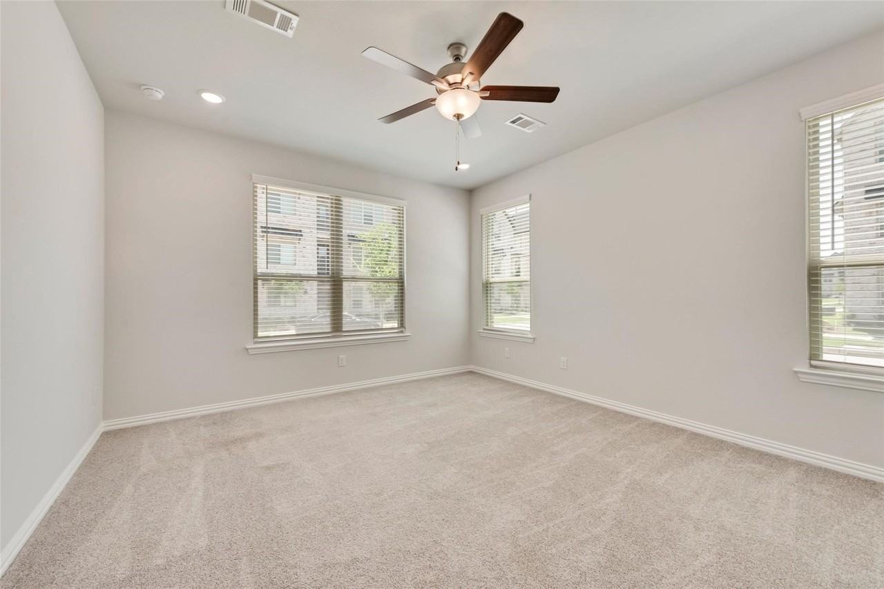 8340 Challenger Ln - Photo 4 of 33