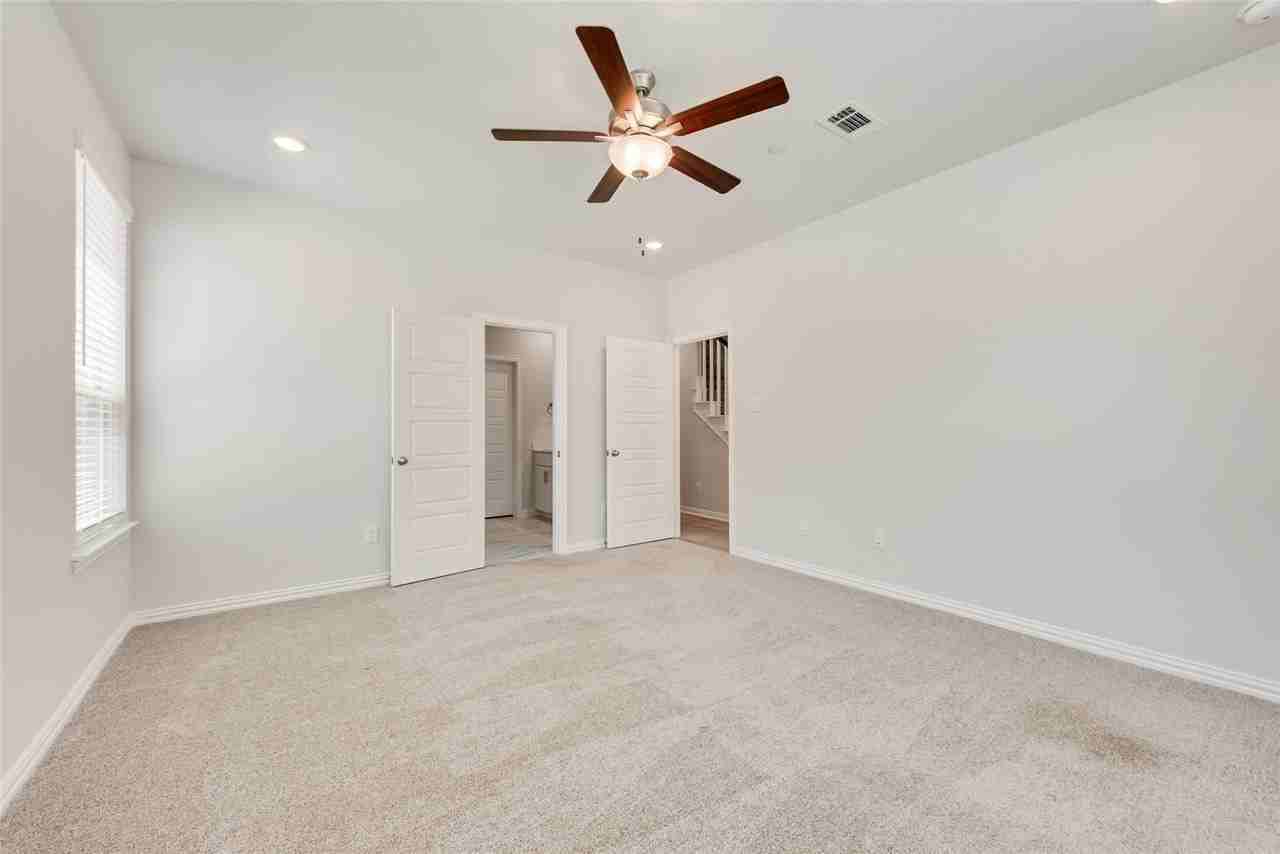 8340 Challenger Ln - Photo 5 of 33