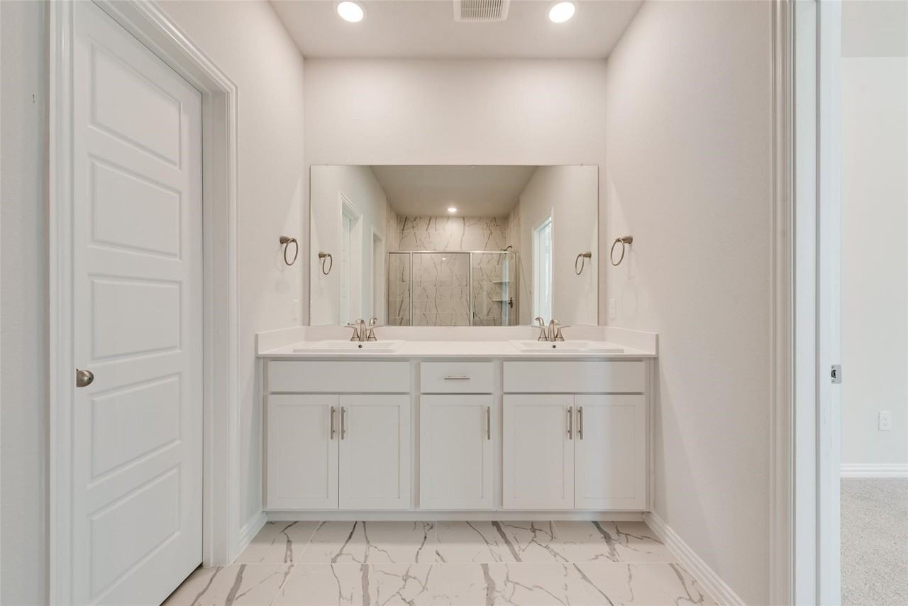 8340 Challenger Ln - Photo 6 of 33