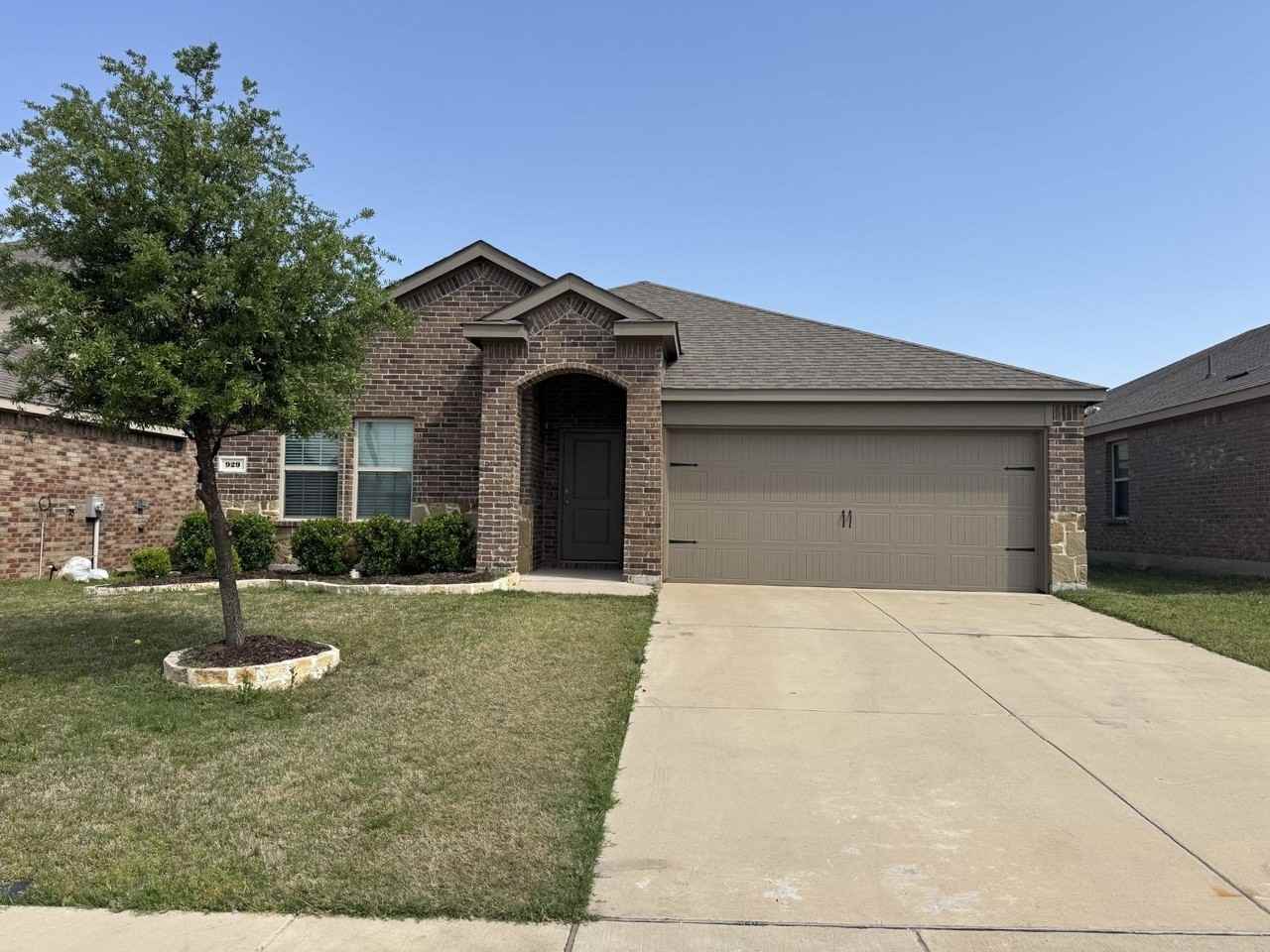 929 Alton Dr - Photo 2 of 16