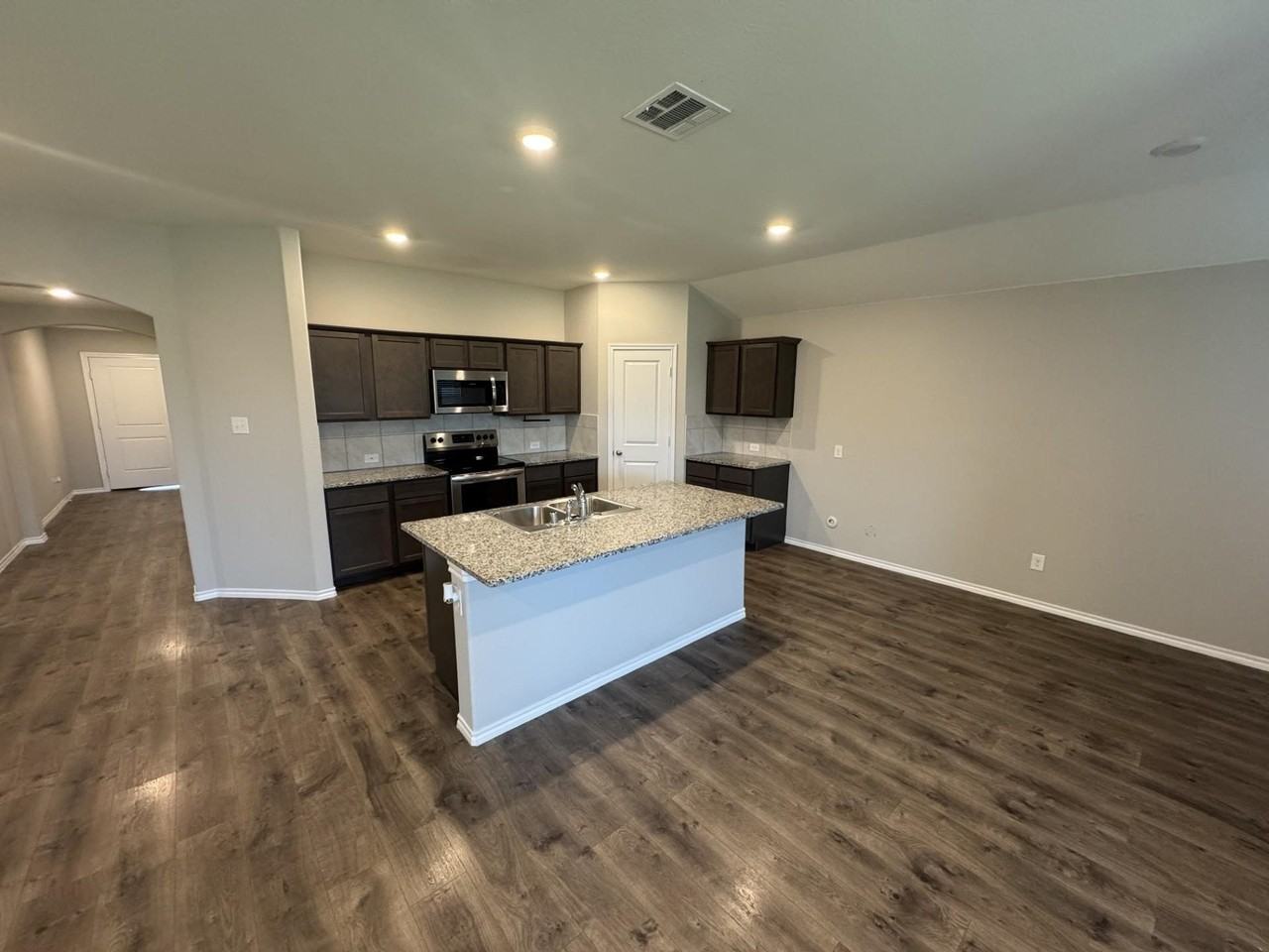 929 Alton Dr - Photo 5 of 16