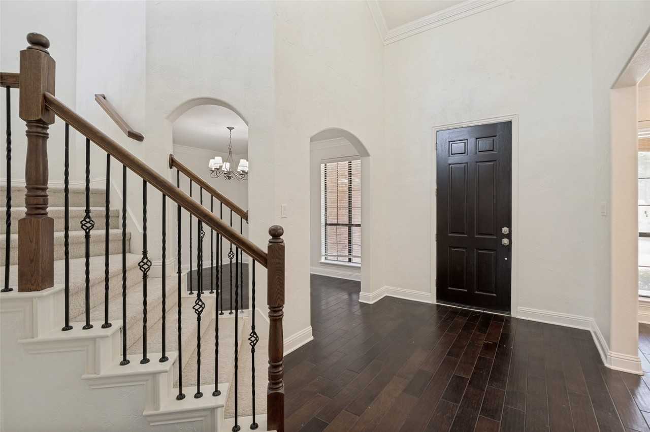 11523 Westlawn Ln - Photo 3 of 36