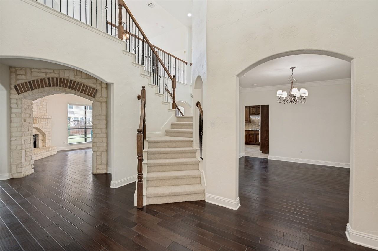11523 Westlawn Ln - Photo 4 of 36