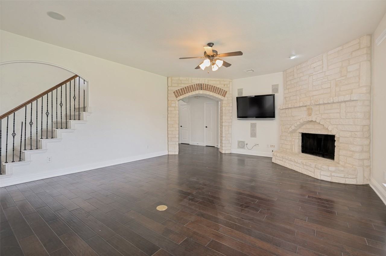 11523 Westlawn Ln - Photo 5 of 36