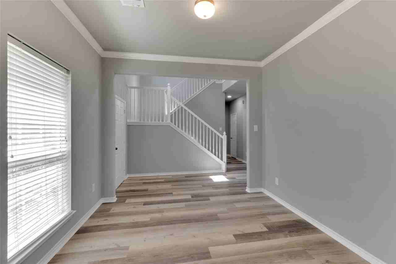 1629 Warm Springs Dr - Photo 3 of 26