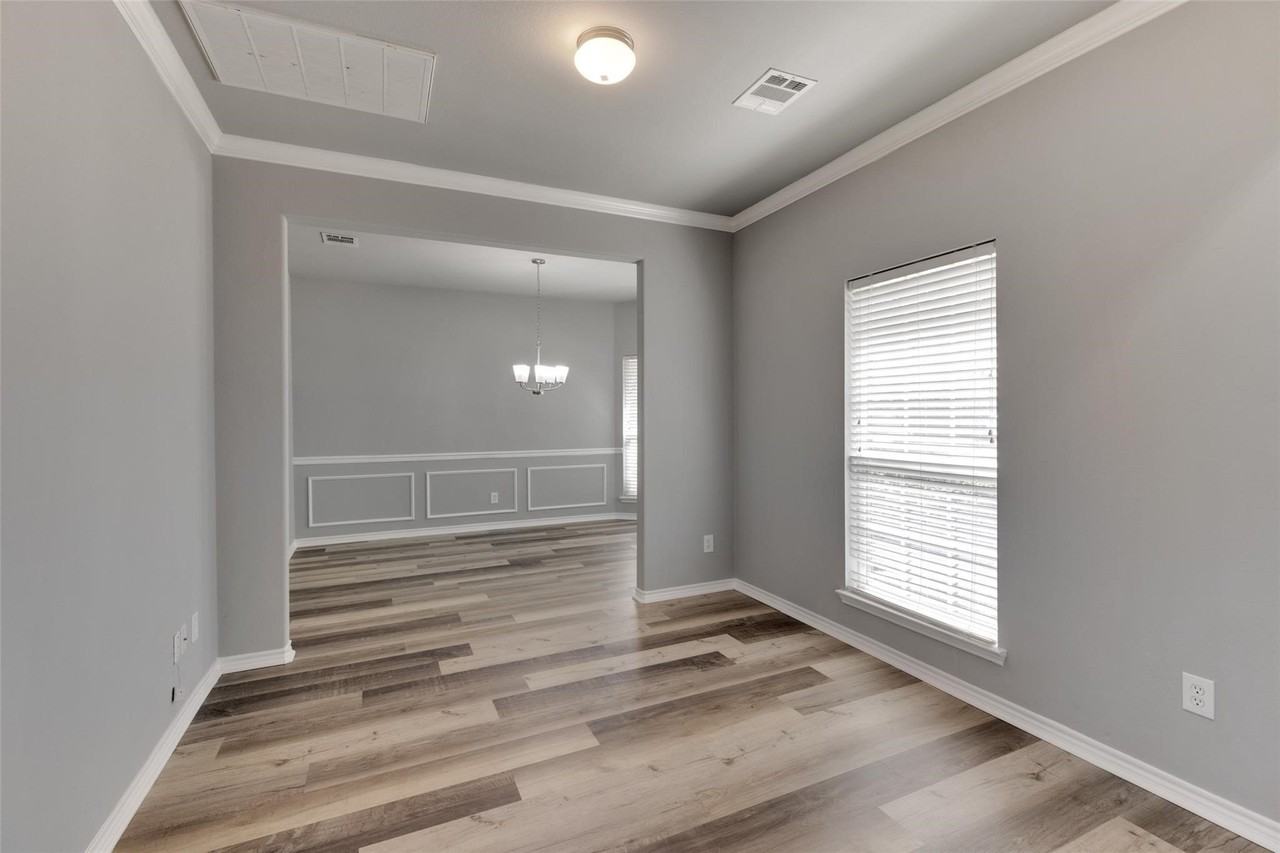 1629 Warm Springs Dr - Photo 4 of 26