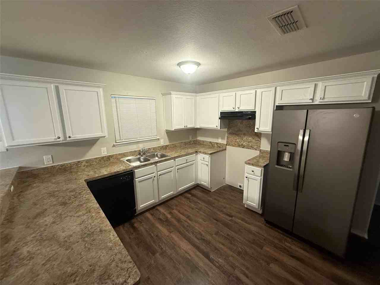 416 Heritage Dr - Photo 5 of 22