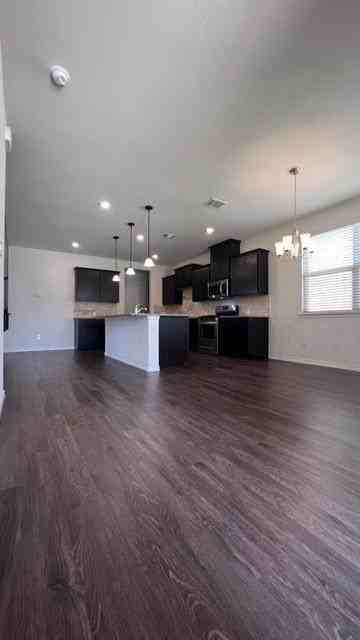 2405 Larimar Dr - Photo 4 of 21