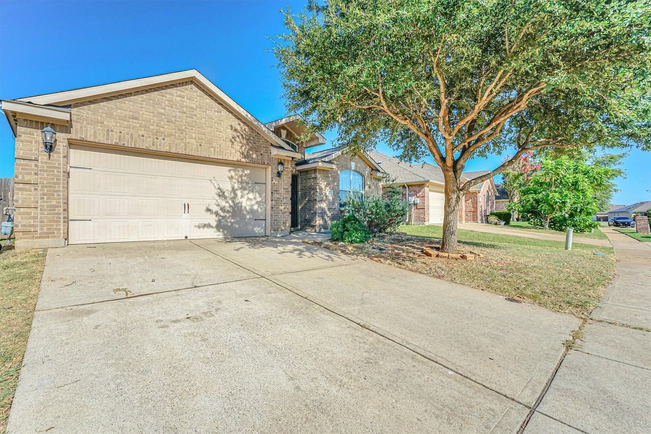 617 Canoe Way - Photo 2 of 32