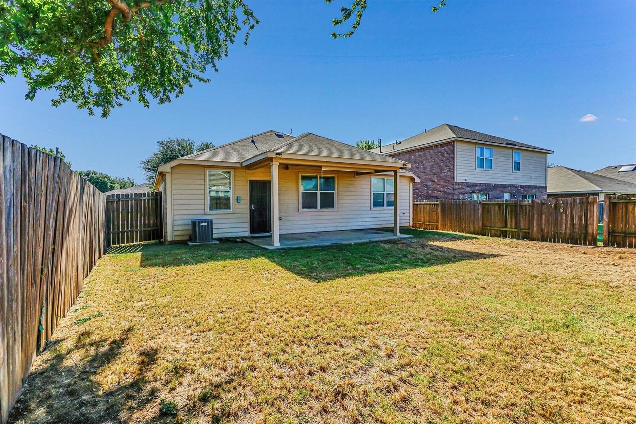 617 Canoe Way - Photo 7 of 32