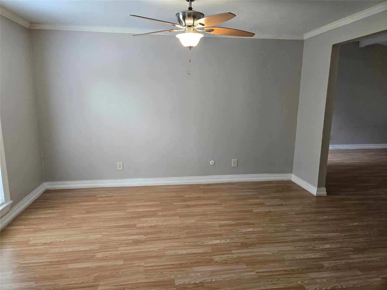 419 Woodhurst Dr - Photo 3 of 31