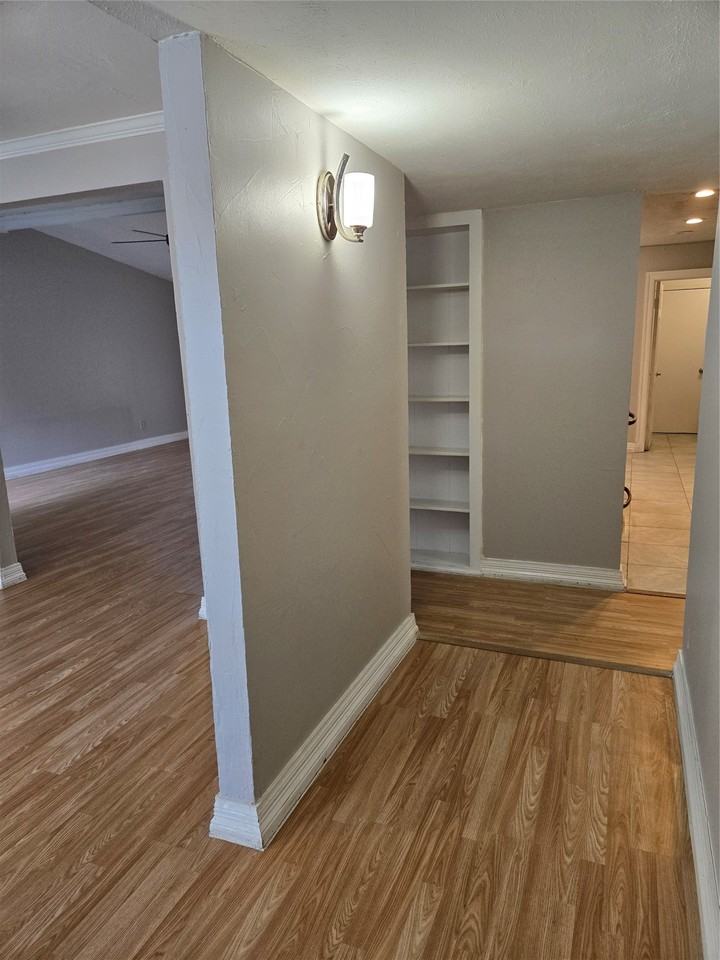 419 Woodhurst Dr - Photo 4 of 31
