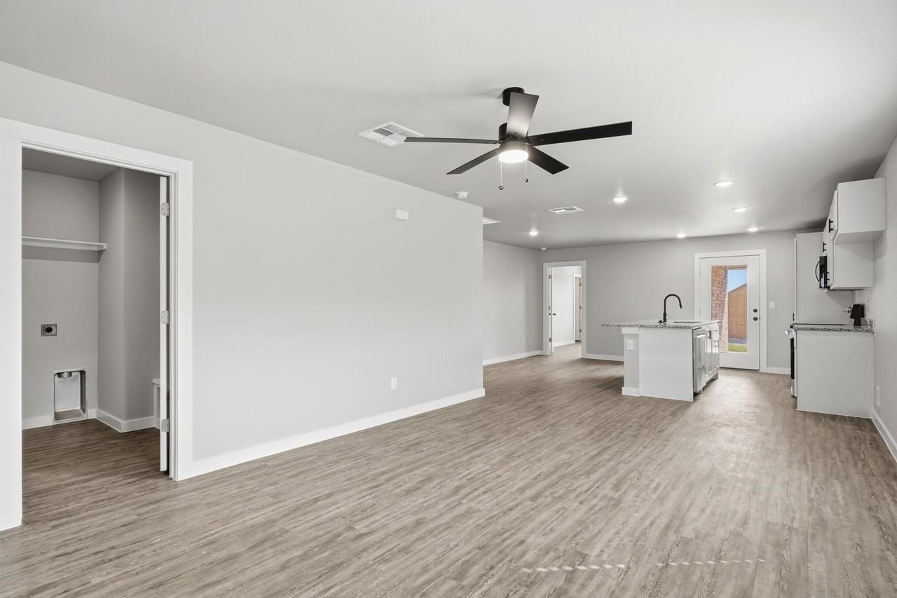 435 Colorado St - Photo 6 of 26