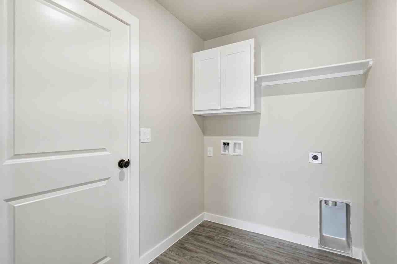 435 Colorado St - Photo 7 of 26