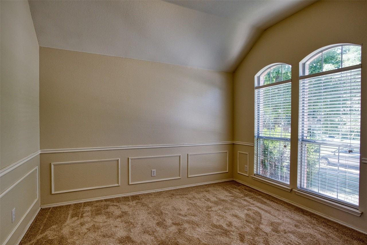 11902 Amber Valley Dr - Photo 4 of 22
