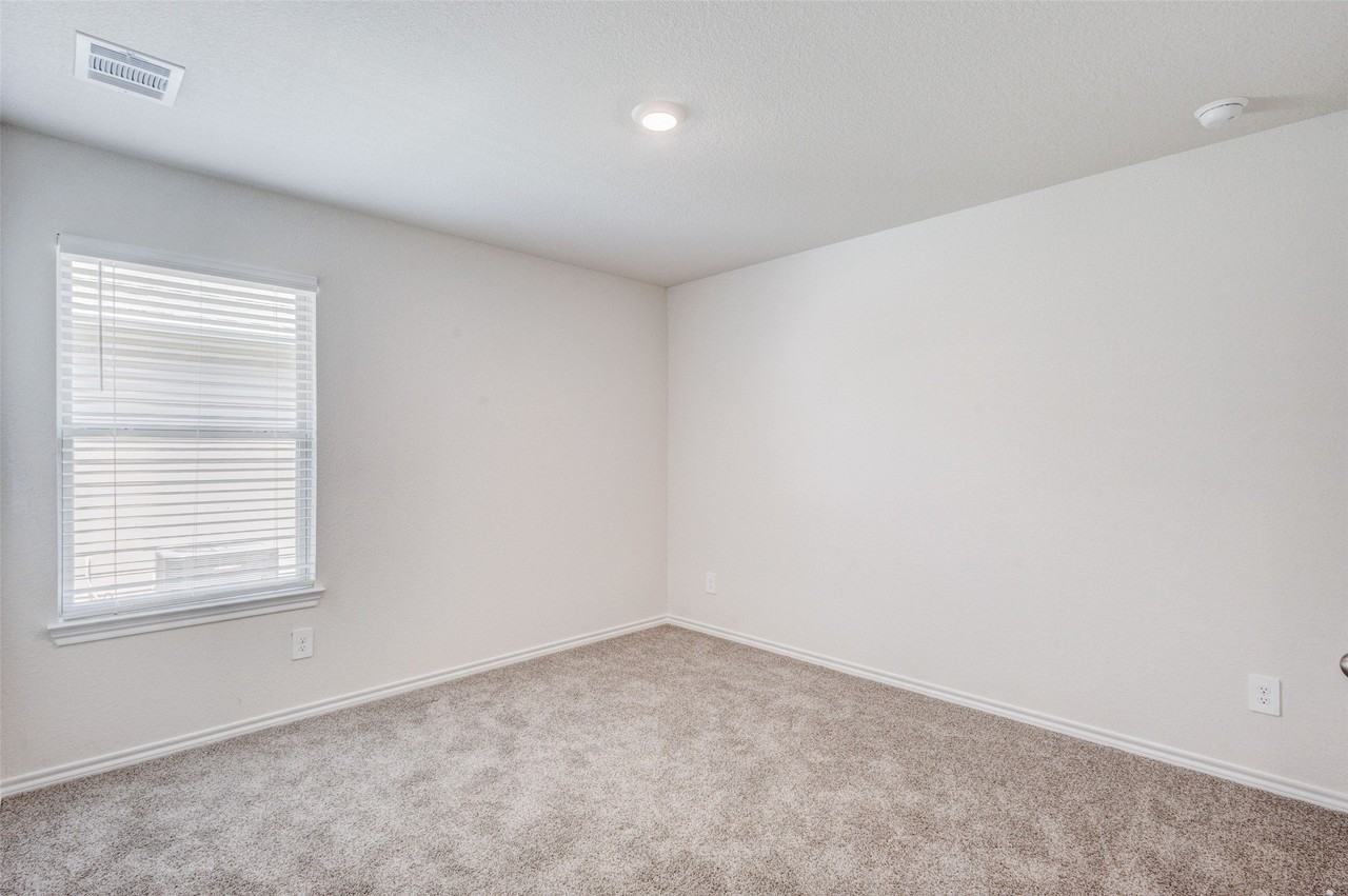 13109 Enclave Pkwy - Photo 3 of 20