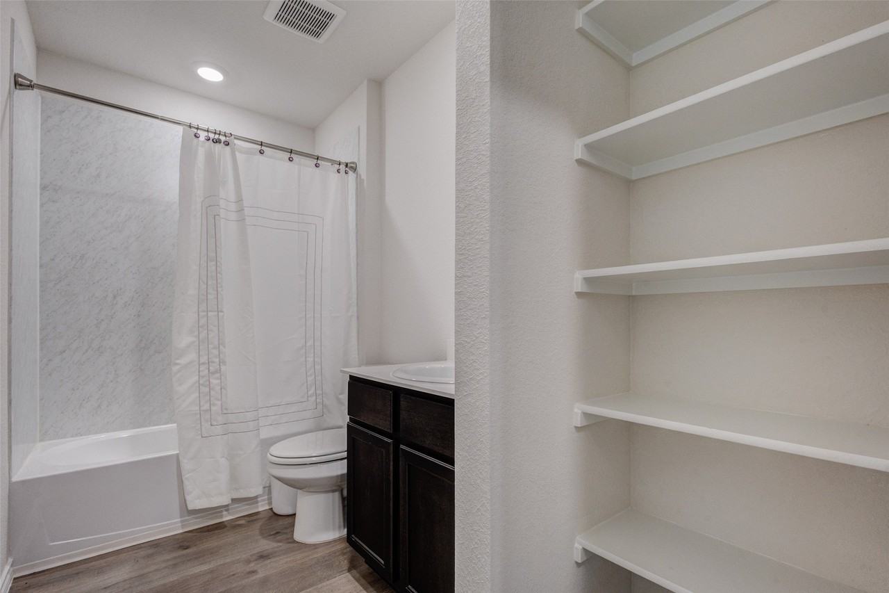 13109 Enclave Pkwy - Photo 5 of 20