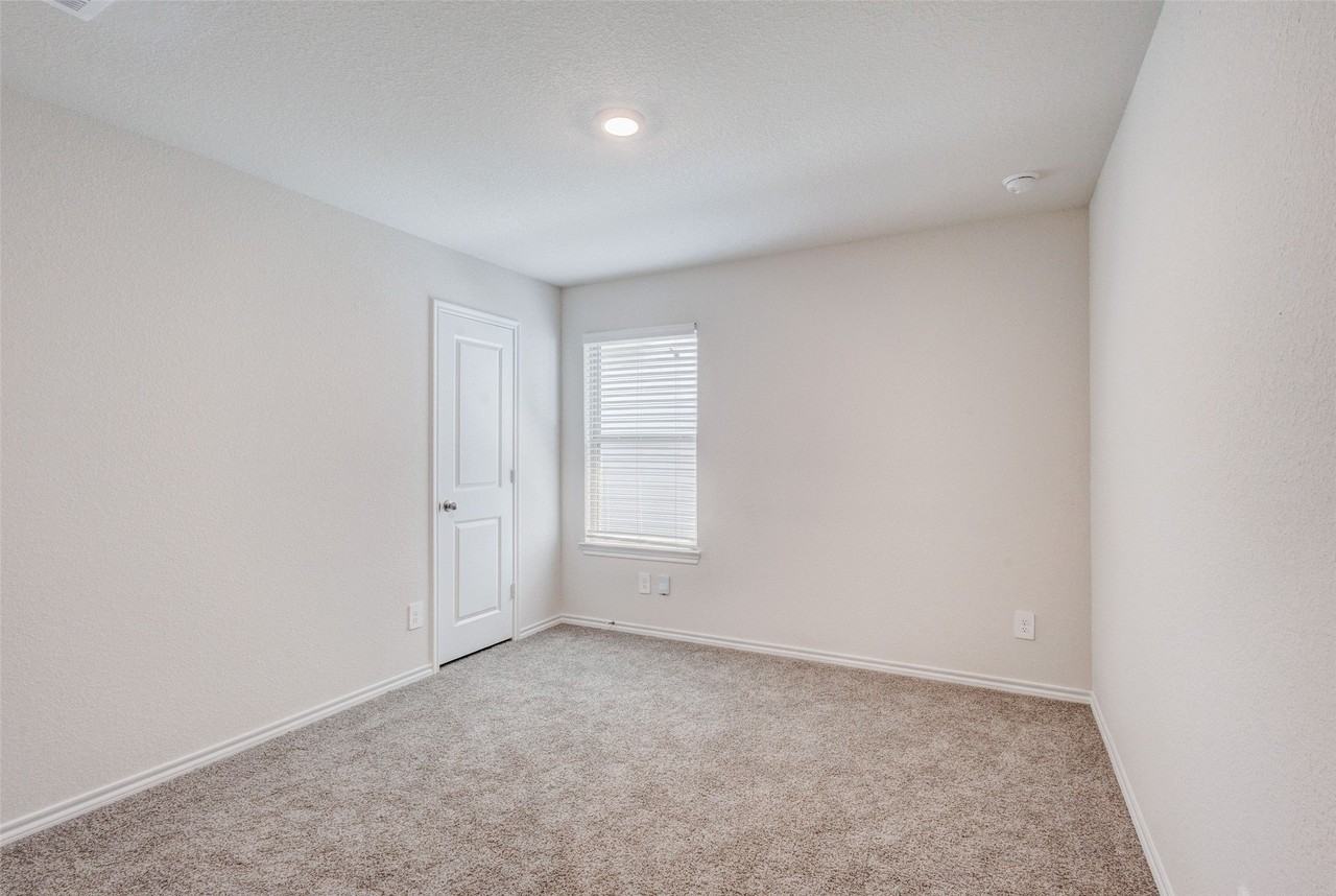 13109 Enclave Pkwy - Photo 7 of 20