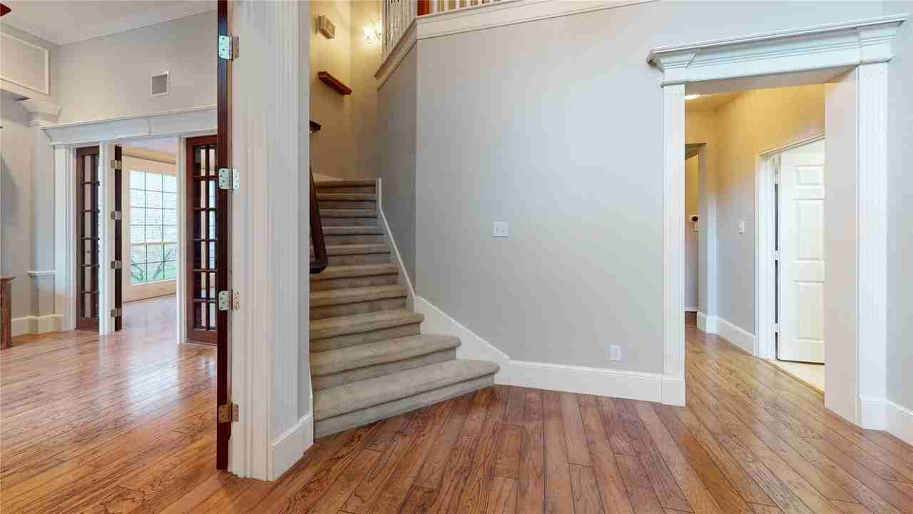 1423 Cool Springs Dr - Photo 2 of 23